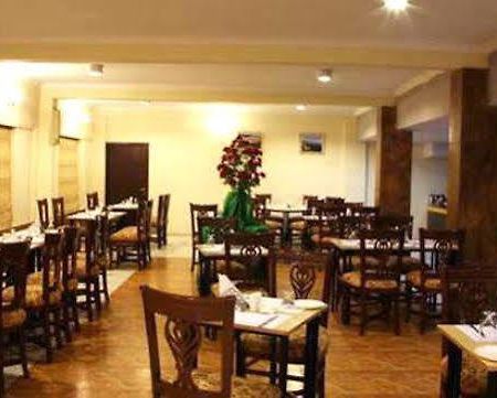 Joshīmath Sarovar Portico Badrinath酒店 餐厅 照片